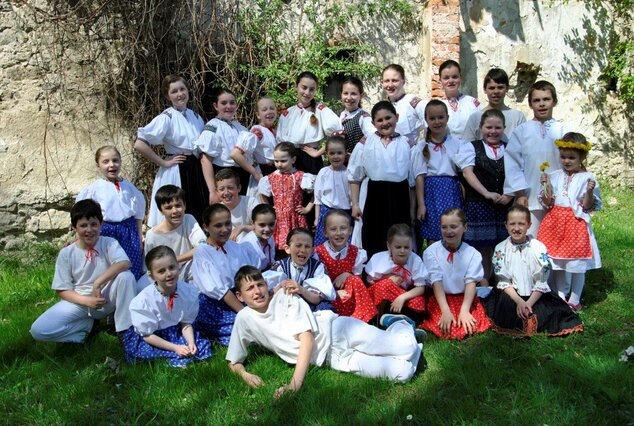 Krajská súťaž detských folklórnych súborov - ZEMIANSKE KOSTOLANY KRAJSKA SUTAZ DFS 2015 (1)